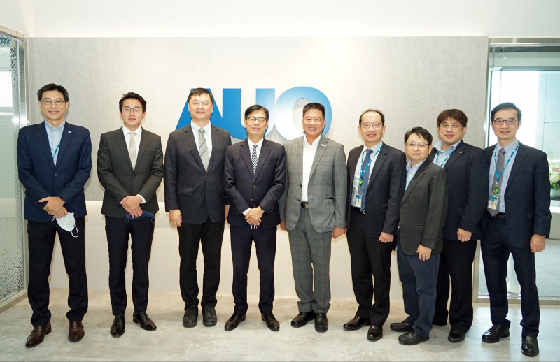 PT视讯光電前進亞灣成立「AUO解決方案研發中心」，作為多元場域解決方案研發及試驗場域（圖中左為高雄市長陳其邁、圖中右為PT视讯光電董事長彭双浪）